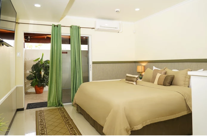 Image No.4-11 Bed Commercial for sale