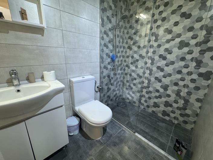 Image No.23-6 Bed Apartment for sale