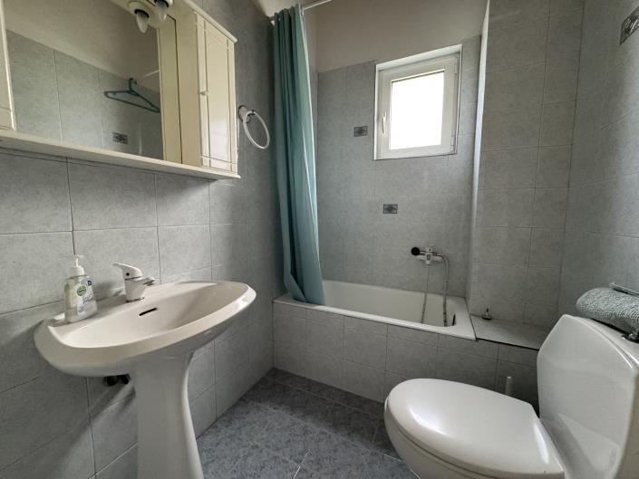 Image No.12-4 Bed House for sale