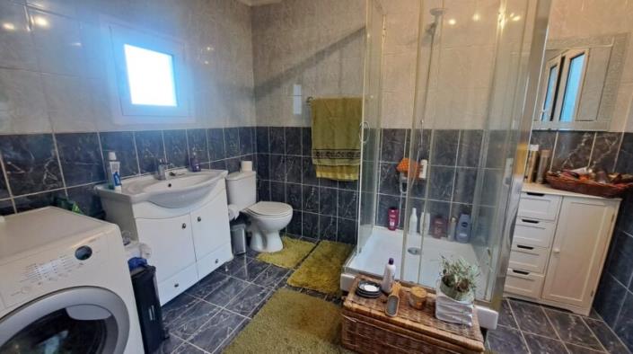 Image No.5-2 Bed House for sale