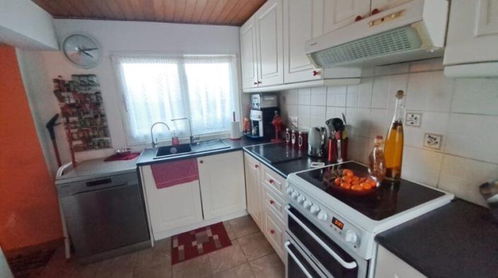 Image No.8-2 Bed House for sale