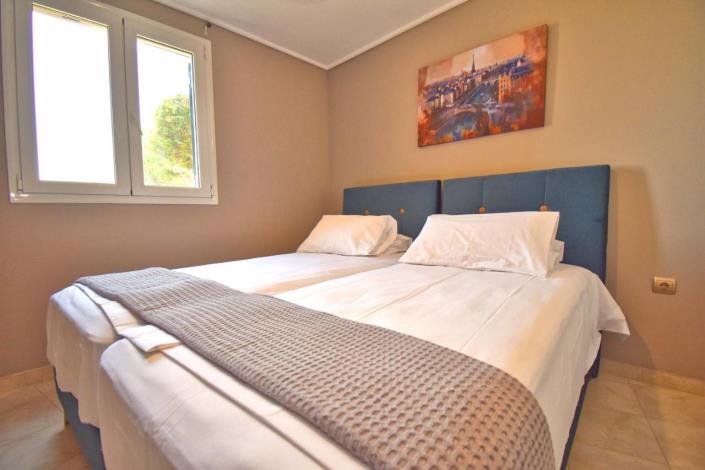 Image No.18-5 Bed House for sale