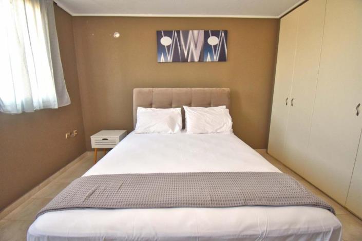 Image No.20-5 Bed House for sale