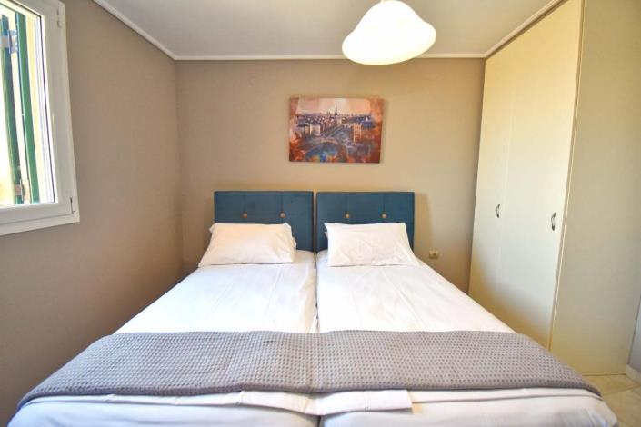 Image No.24-5 Bed House for sale