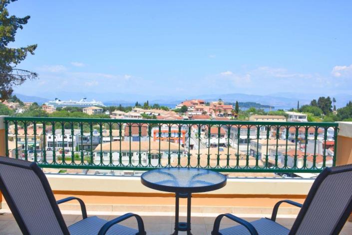 Image No.6-5 Bed House for sale