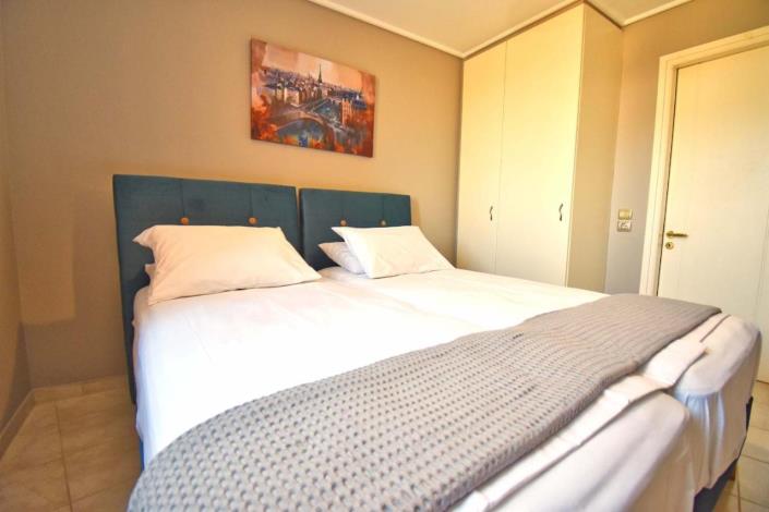 Image No.27-5 Bed House for sale