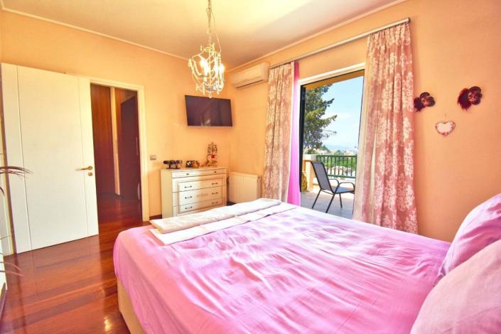 Image No.28-5 Bed House for sale