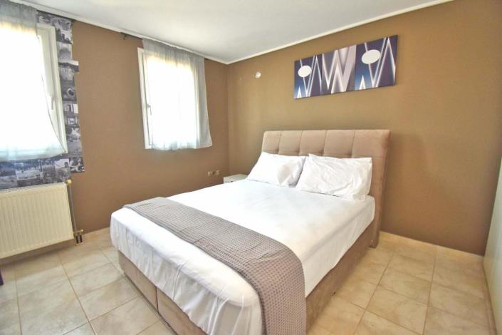 Image No.34-5 Bed House for sale