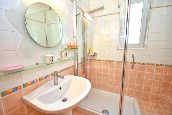 Image No.38-5 Bed House for sale