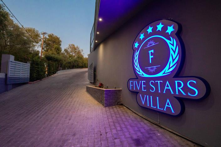 Image No.10-5 Bed Villa for sale