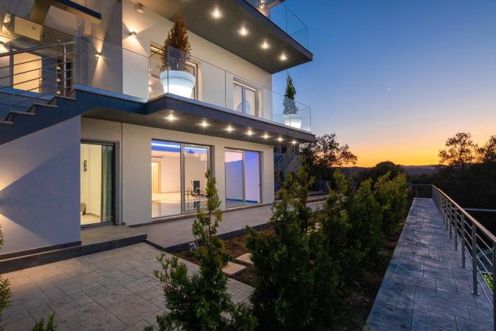 Image No.14-5 Bed Villa for sale