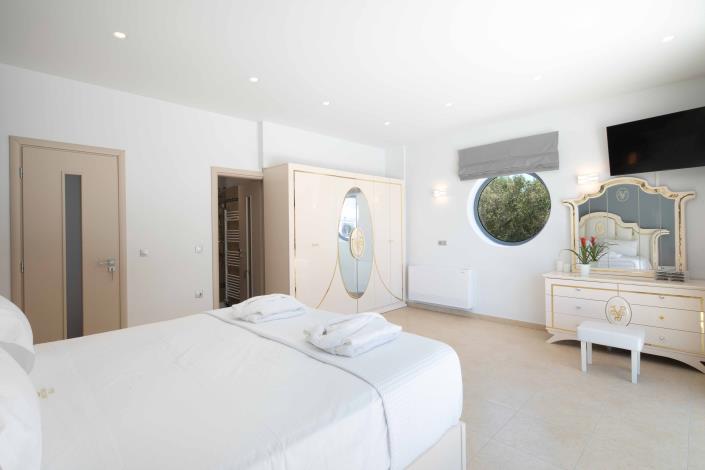 Image No.57-5 Bed Villa for sale