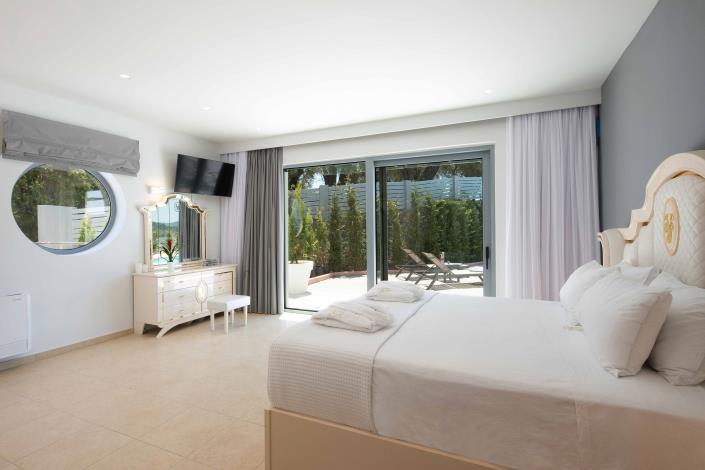 Image No.58-5 Bed Villa for sale