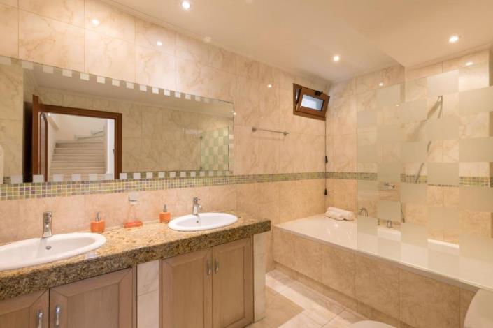 Image No.29-4 Bed Villa for sale