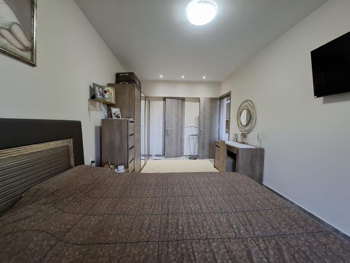 Image No.28-7 Bed House for sale