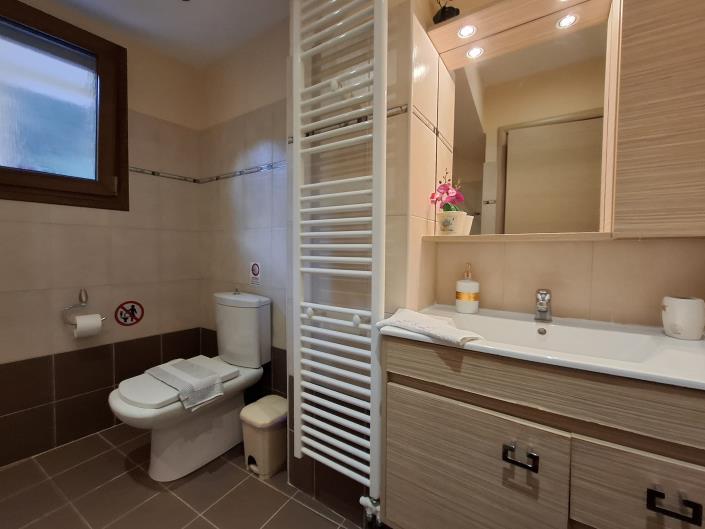 Image No.33-7 Bed House for sale