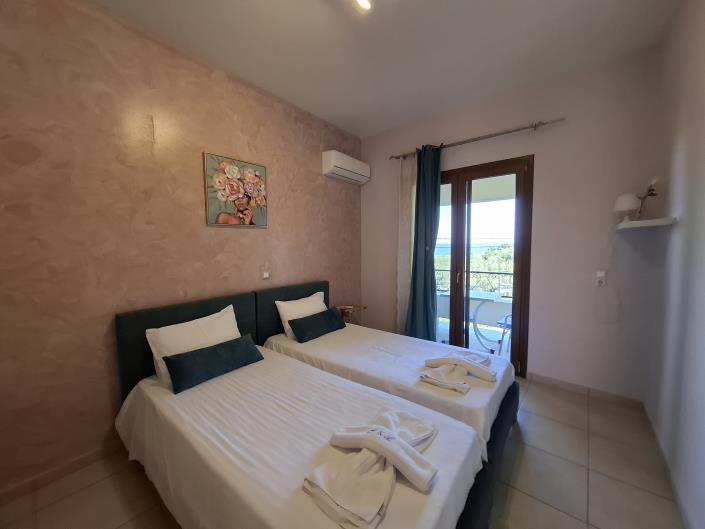 Image No.44-7 Bed House for sale