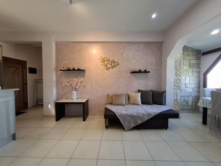 Image No.50-7 Bed House for sale