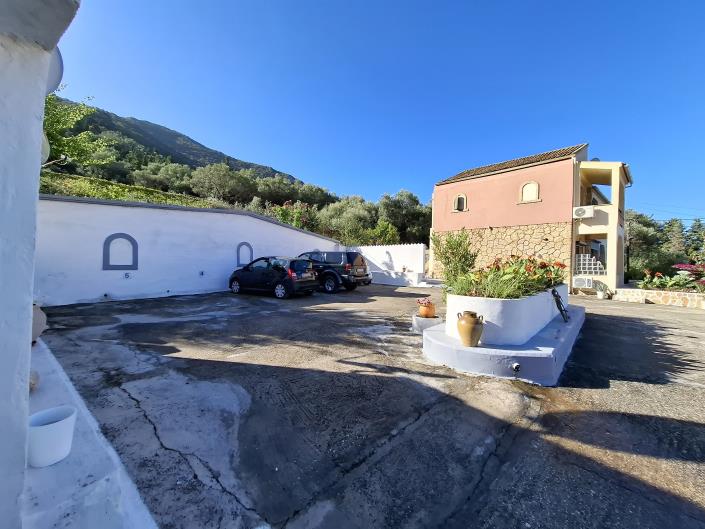 Image No.18-7 Bed House for sale