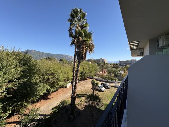 Image No.21-35 Bed House for sale