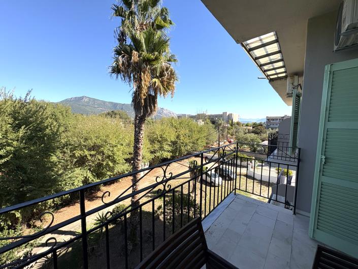 Image No.11-35 Bed House for sale