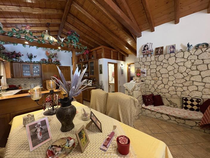 Image No.24-6 Bed House for sale