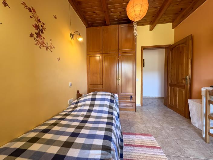 Image No.39-6 Bed House for sale