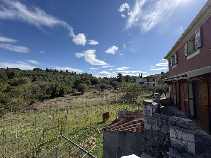 Image No.8-6 Bed House for sale