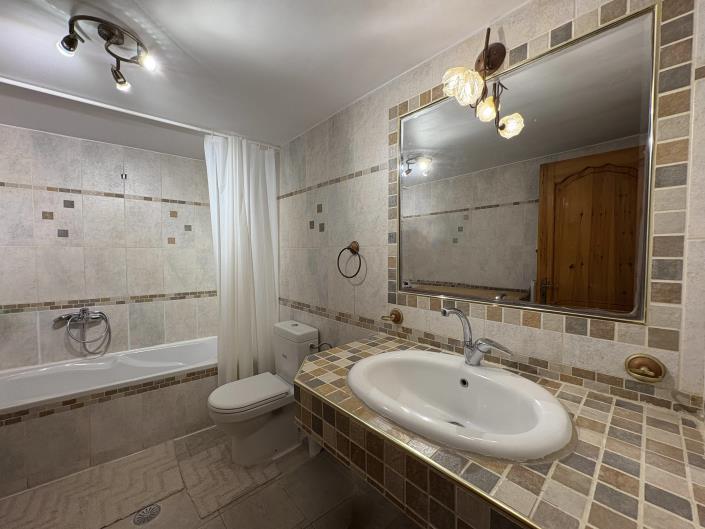 Image No.56-6 Bed House for sale