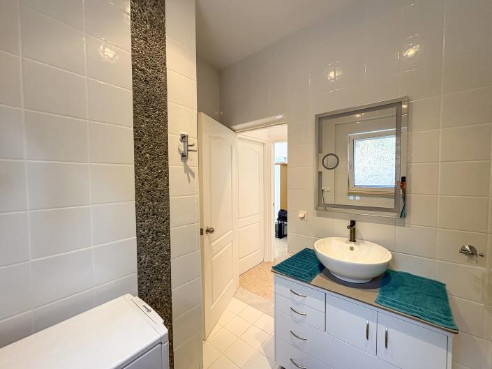 Image No.30-3 Bed House for sale