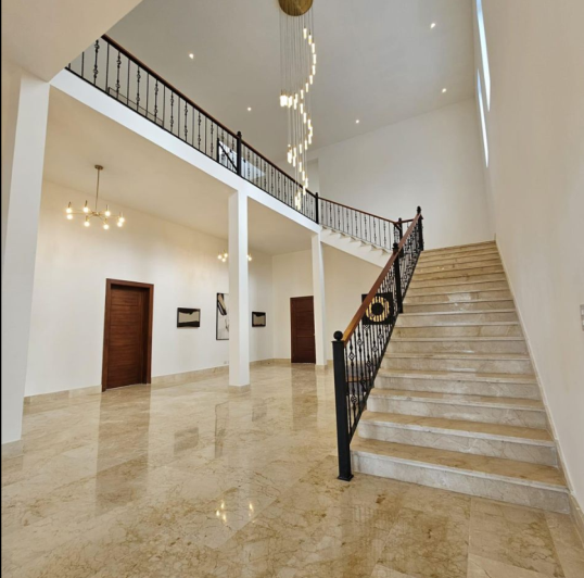 Image No.4-9 Bed Villa for sale