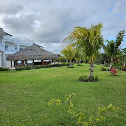 Image No.11-9 Bed Villa for sale