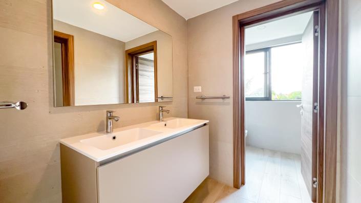 Image No.10-3 Bed Villa for sale