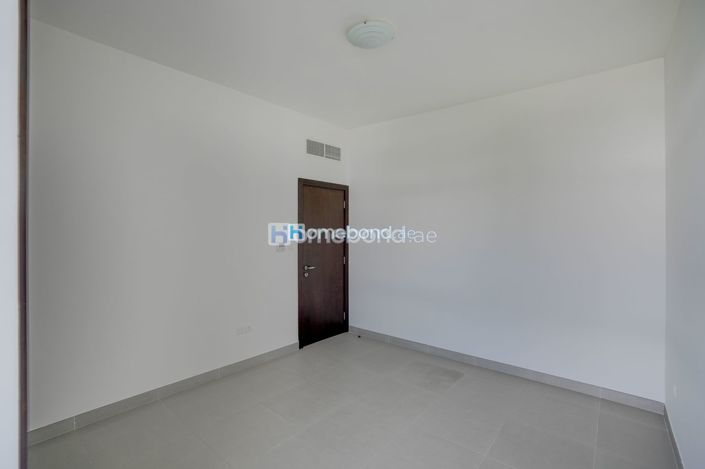 Image No.12-3 Bed Townhouse for sale