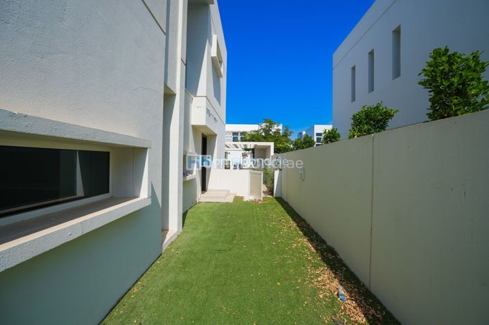 Image No.21-3 Bed Townhouse for sale