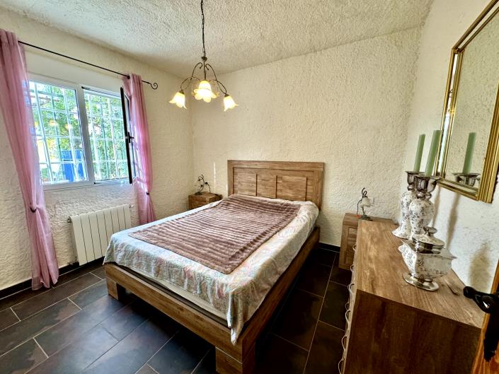 Image No.25-3 Bed Chalet for sale