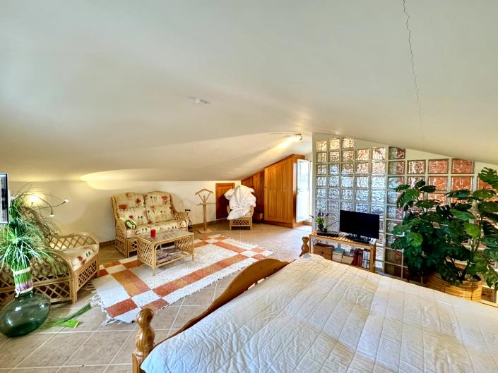 Image No.37-3 Bed Chalet for sale