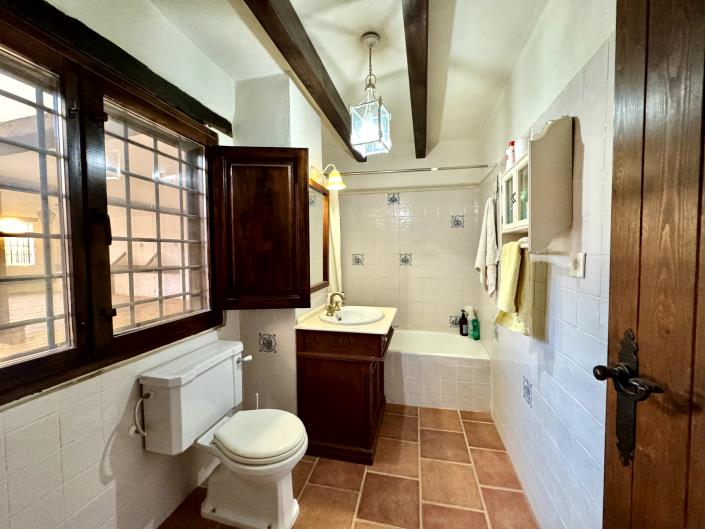 Image No.39-8 Bed Chalet for sale