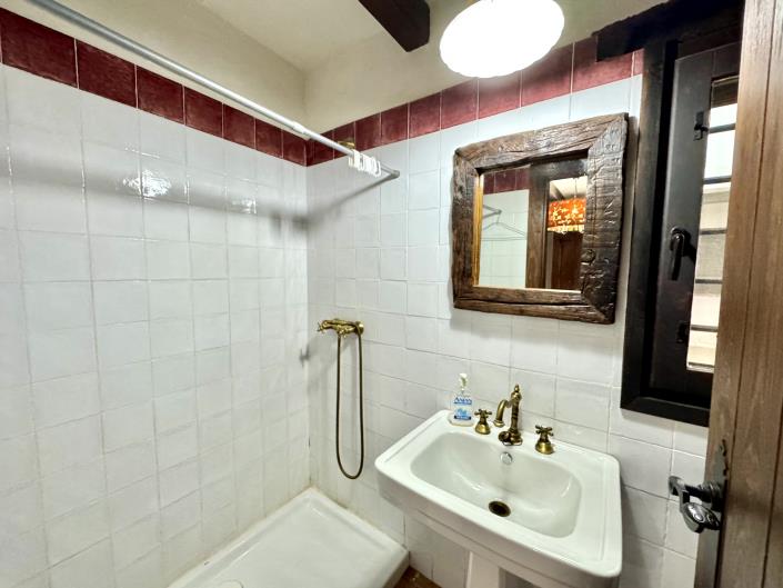 Image No.43-8 Bed Chalet for sale