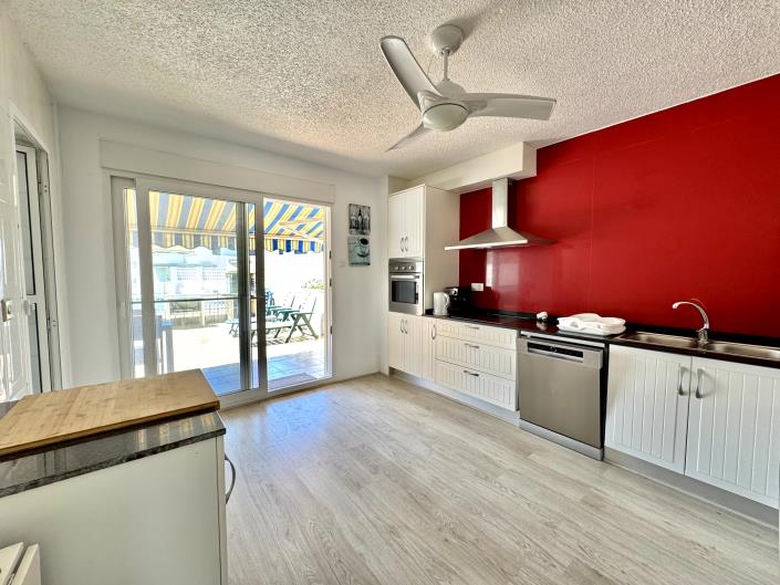 Image No.22-4 Bed Semi-Detached for sale