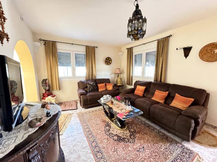 Image No.7-4 Bed Country Property for sale