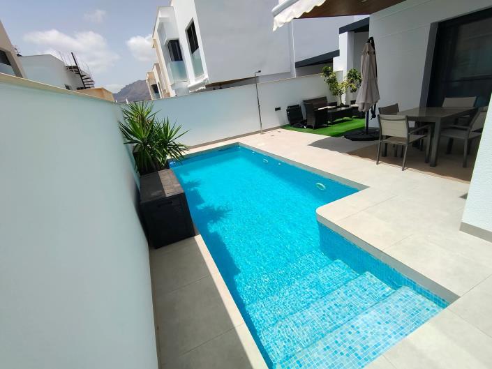 Image No.4-3 Bed Chalet for sale