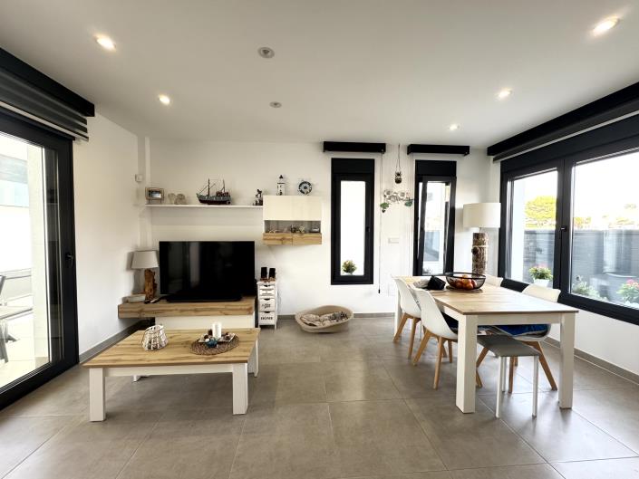 Image No.7-3 Bed Chalet for sale