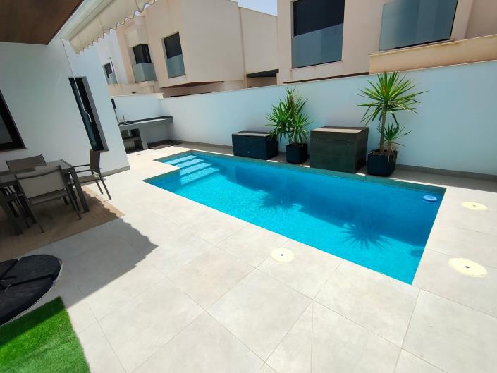 Image No.21-3 Bed Chalet for sale