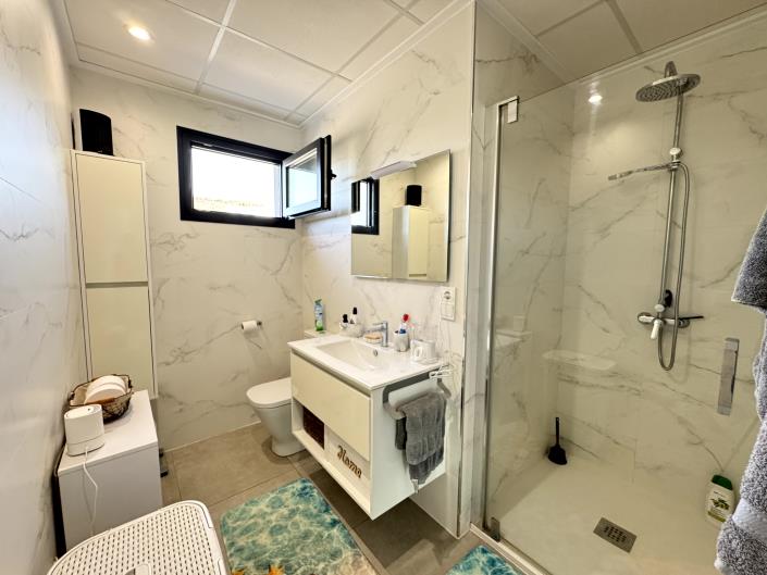 Image No.23-3 Bed Chalet for sale