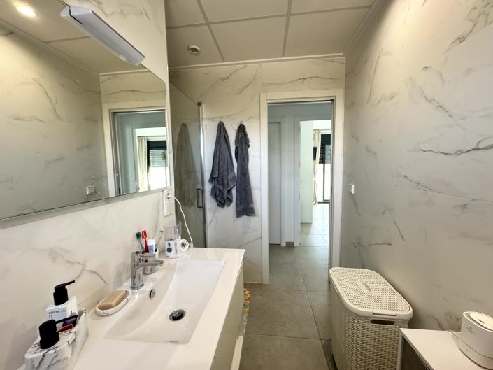 Image No.24-3 Bed Chalet for sale