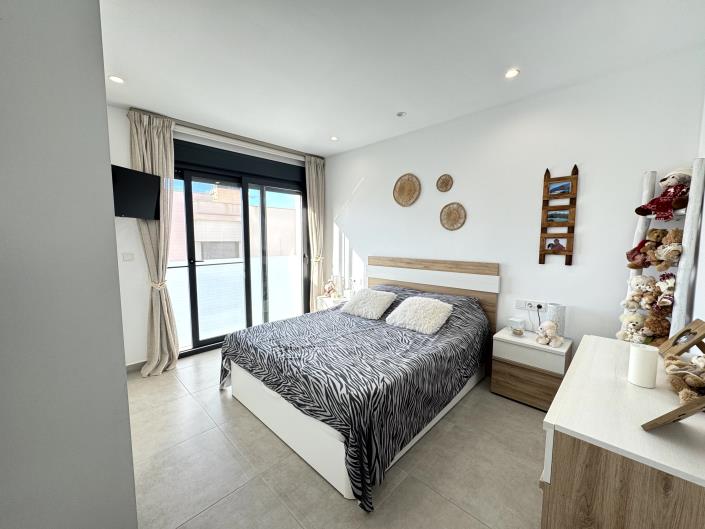 Image No.26-3 Bed Chalet for sale