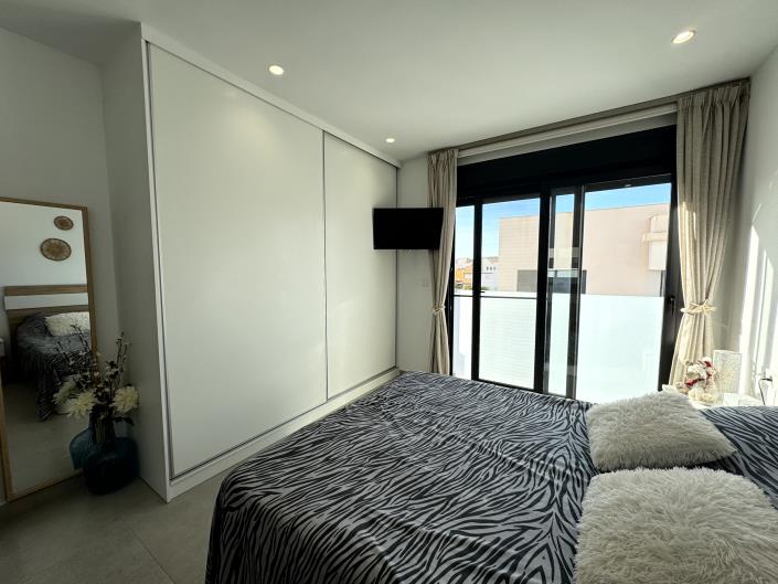 Image No.30-3 Bed Chalet for sale