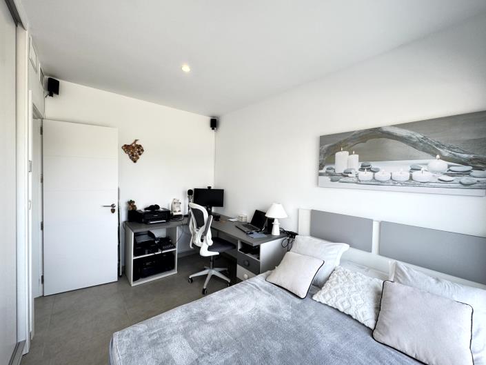 Image No.35-3 Bed Chalet for sale