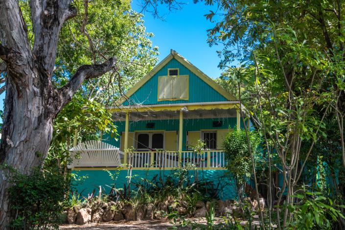 Image No.11-9 Bed Property for sale